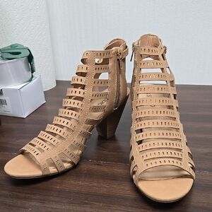 K Studio Size 9 Tan Polmena Gladiator Style Strappy Heeled Sandals